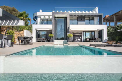 Cluster house for sale in Estepona, Málaga. 