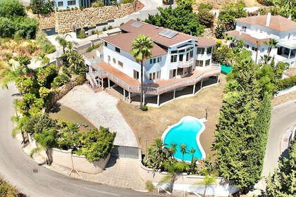 Cluster house for sale in Benahavís, Málaga. 