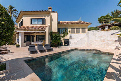 Cluster house for sale in Nueva andalucia, Málaga. 
