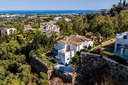 Cluster house for sale in Benahavís, Málaga. 