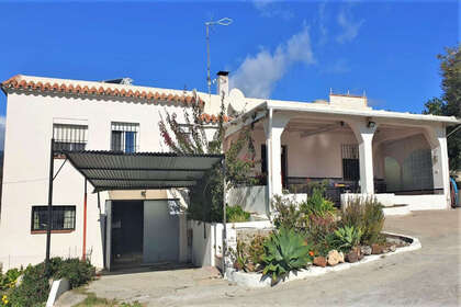 Cluster house for sale in Estepona, Málaga. 