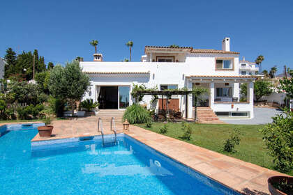 Cluster house for sale in Estepona, Málaga. 