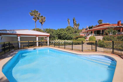 Cluster house for sale in Estepona, Málaga. 