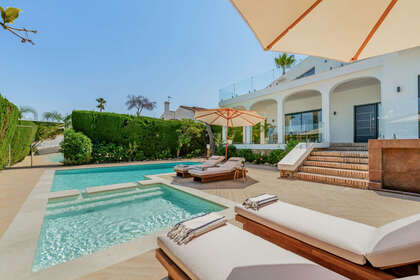 Cluster house for sale in Nueva andalucia, Málaga. 