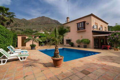 Cluster house for sale in Estepona, Málaga. 