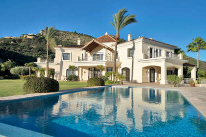 Cluster house for sale in Benahavís, Málaga. 