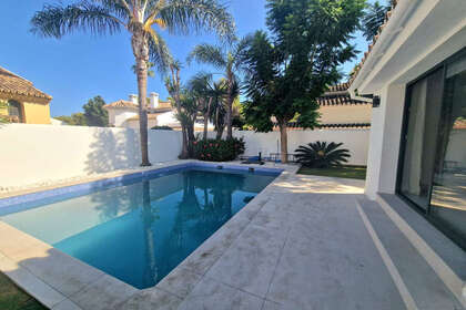 Cluster house for sale in Marbella, Málaga. 