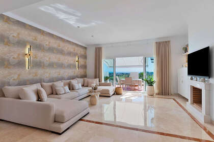Apartment for sale in El Paraiso, Estepona, Málaga. 