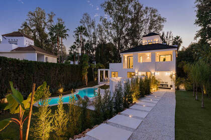 Cluster house for sale in Nueva andalucia, Málaga. 