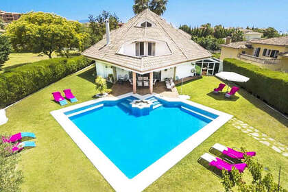 Cluster house for sale in Estepona, Málaga. 