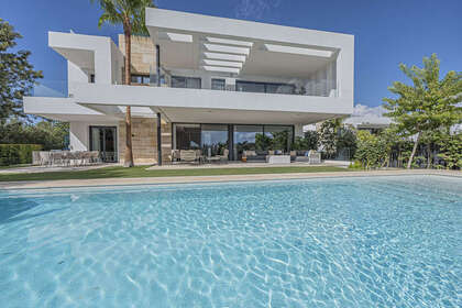 Cluster house for sale in Puerto Banús, Marbella, Málaga. 