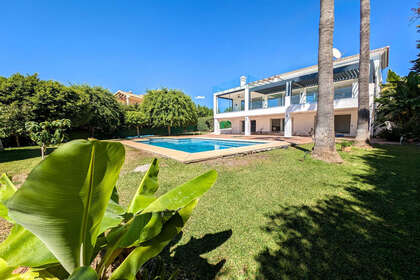 Cluster house for sale in Nueva andalucia, Málaga. 