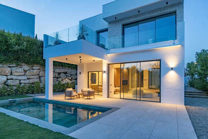 Cluster house for sale in Estepona, Málaga. 