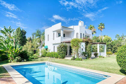 Cluster house for sale in Nueva andalucia, Málaga. 