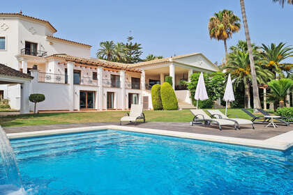 Cluster house for sale in Nueva andalucia, Málaga. 
