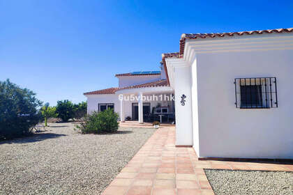 Huizen verkoop in Arenas, Málaga. 