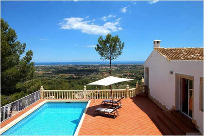 Rijtjeshuizen verkoop in Sella, Alicante. 