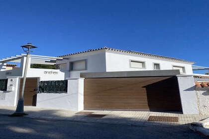 Cluster house for sale in Torremolinos, Málaga. 