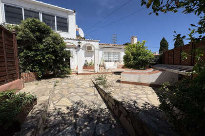 House for sale in Torreblanca, Fuengirola, Málaga. 