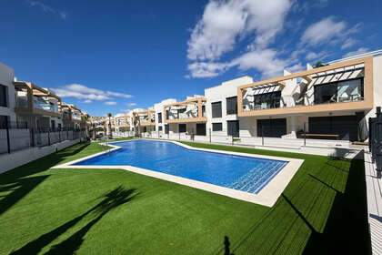 Penthouses verkoop in Villamartín, Alicante. 