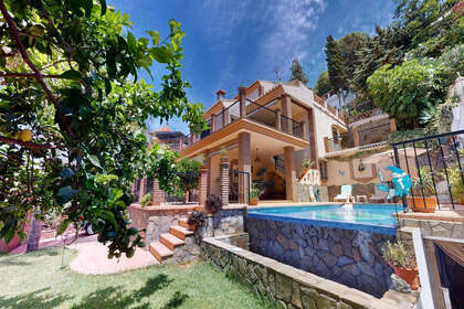 Cluster house for sale in Vélez-Málaga. 