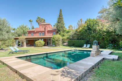 Cluster house for sale in Nueva andalucia, Málaga. 