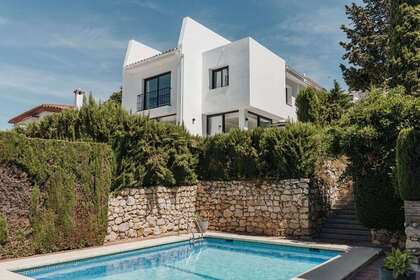 Cluster house for sale in Nueva andalucia, Málaga. 