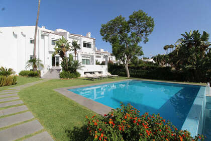 Cluster house for sale in Nueva andalucia, Málaga. 