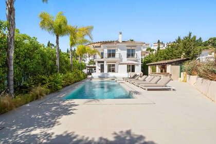 Cluster house for sale in Nueva andalucia, Málaga. 