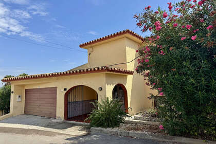 Cluster house for sale in Estepona, Málaga. 