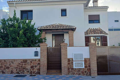 Cluster house for sale in Los Pacos, Fuengirola, Málaga. 