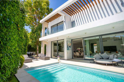 Cluster house for sale in Estepona, Málaga. 