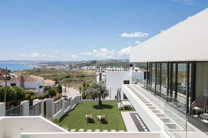 Cluster house for sale in Estepona, Málaga. 