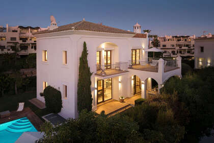 Cluster house for sale in Estepona, Málaga. 