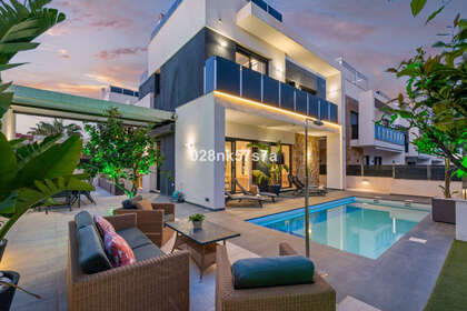 Chalet Adosado venta en Dehesa de Campoamor, Alicante. 