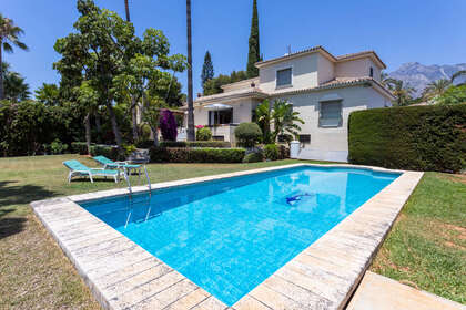 Cluster house for sale in Marbella, Málaga. 