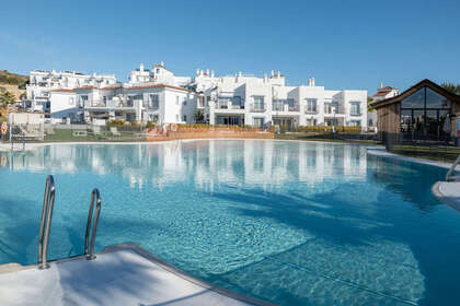 Apartment for sale in El Paraiso, Estepona, Málaga. 