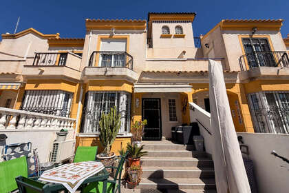 Huizen verkoop in Marina, La (Urbanizacion), Alicante. 
