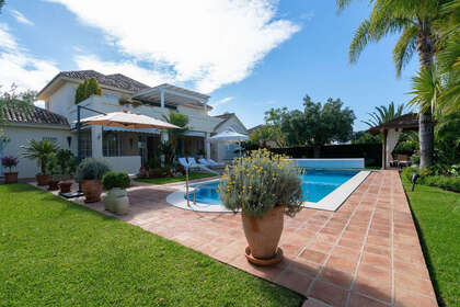 Cluster house for sale in Elviria, Marbella, Málaga. 
