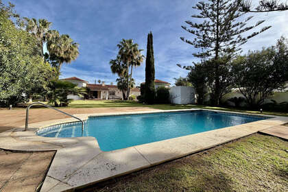 Таунхаус Продажа в San Pedro de Alcántara, Marbella, Málaga. 