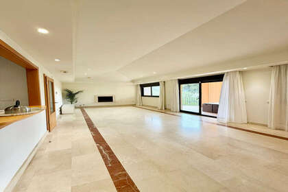 Пентхаус Продажа в Puerto Banús, Málaga. 