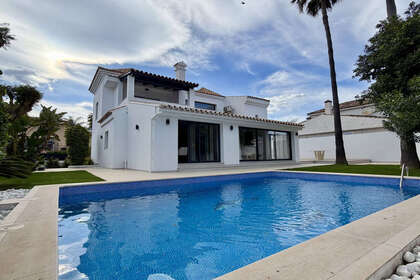 Chalet Adosado venta en Puerto Banús, Málaga. 