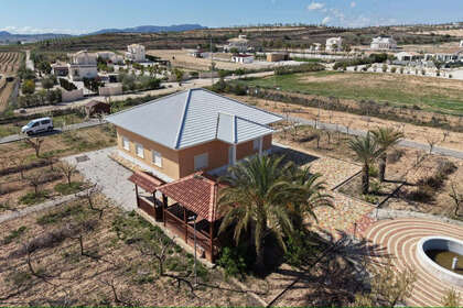 Chalet Adosado venta en Pinoso, Alicante. 