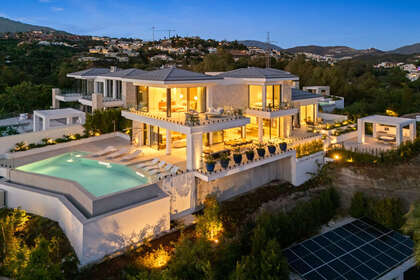 Chalet Adosado venta en Benahavís, Málaga. 