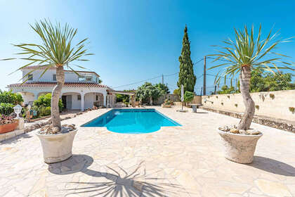 Chalet Adosado venta en Nerja, Málaga. 