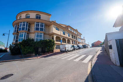 Apartamento venta en Los Pacos, Fuengirola, Málaga. 