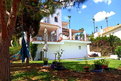 联排别墅 出售 进入 Sotogrande, Cádiz. 