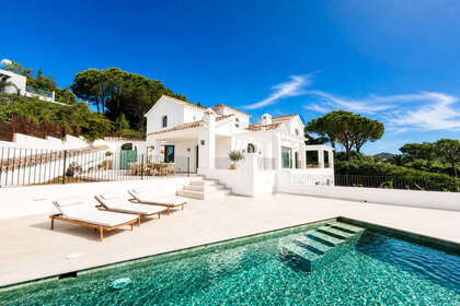 Cluster house for sale in Benahavís, Málaga. 
