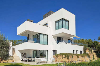 Cluster house for sale in Benahavís, Málaga. 