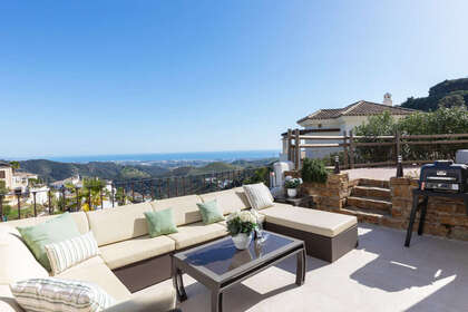 Cluster house for sale in Benahavís, Málaga. 